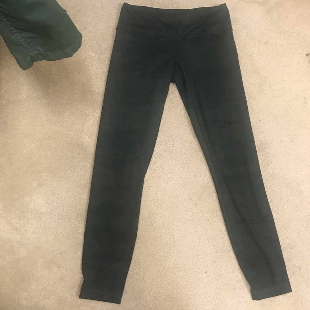 Lululemon camo wonder under